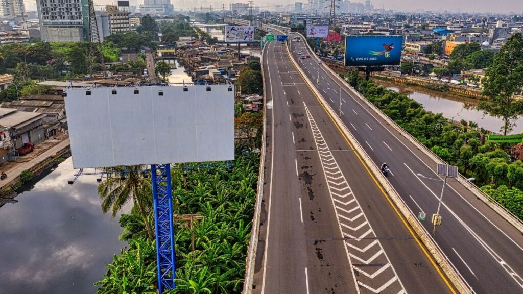 Sacan Medya İzmir ve İstanbul Billboard Reklam